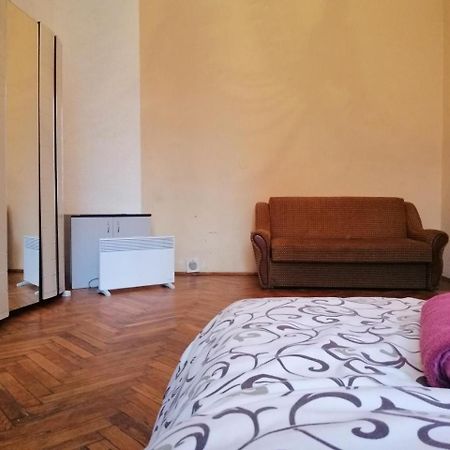 Apple Hostel Lviv Exterior photo