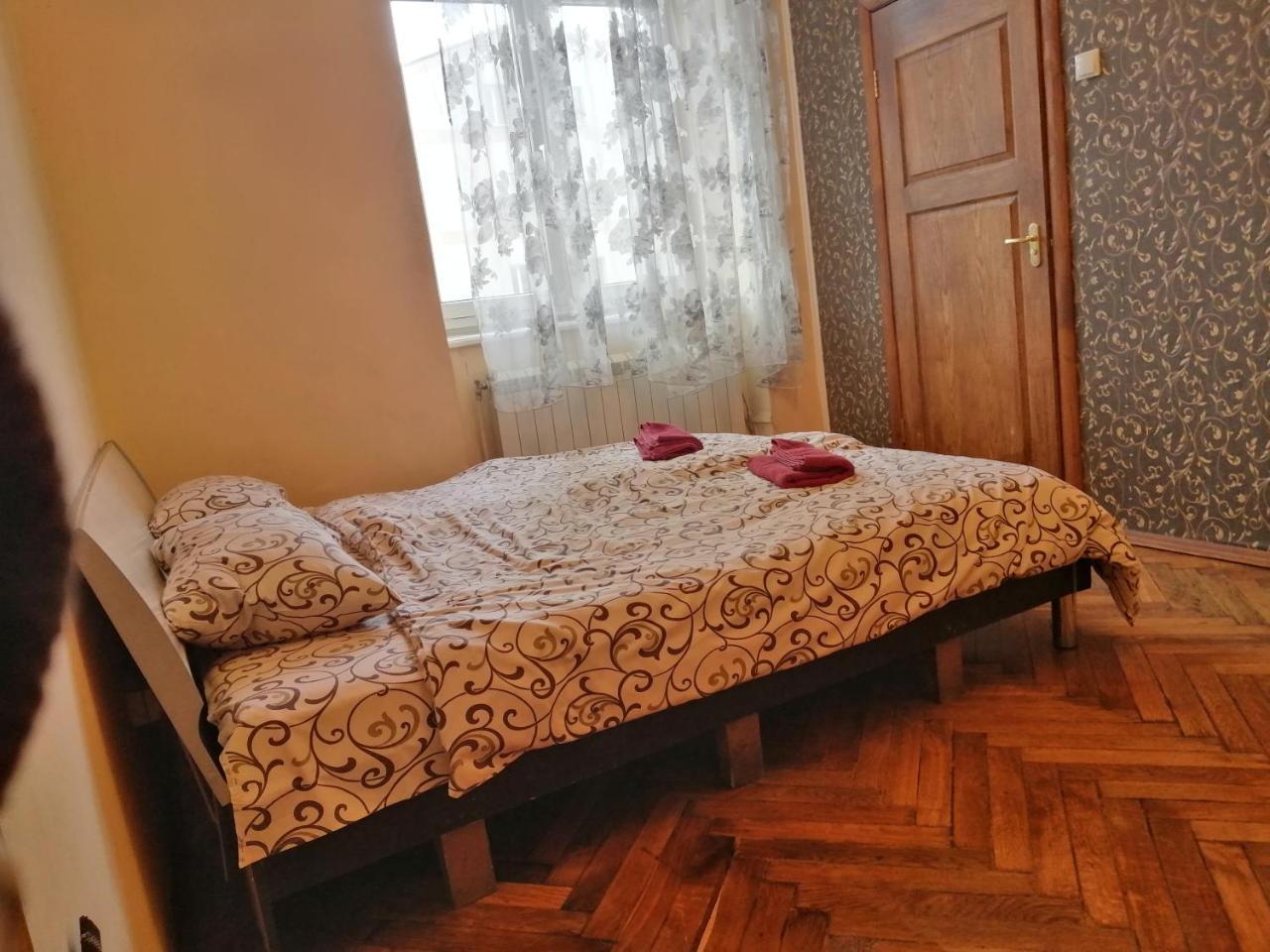 Apple Hostel Lviv Exterior photo
